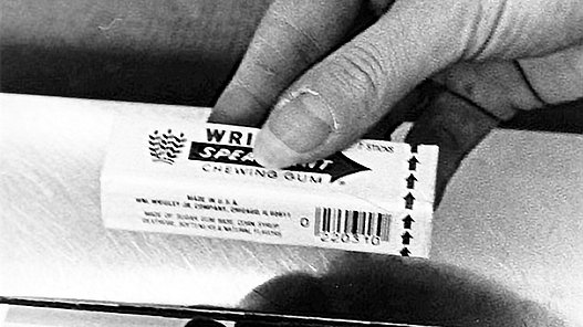 Scan eines Barcodes auf einer Packung Wrigleys Kaugummi