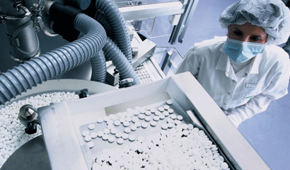 Fotografie Herstellung der Aspirin-Tablette im Labor