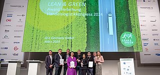 Gruppenbild Preisträger:innen mit Experten von GS1 Germany