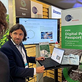 Alexander König, GS1 Experte zum Thema DPP Alexander König, GS1 Experte zum Thema DPP bei der Osapiens Summit