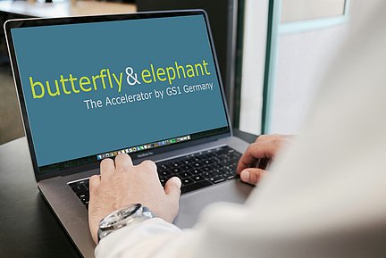 Ein Laptop mit einem Slide zu butterphant