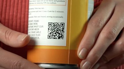 Bild zeigt eine Dose mit einem QR-Code anstatt Barcode